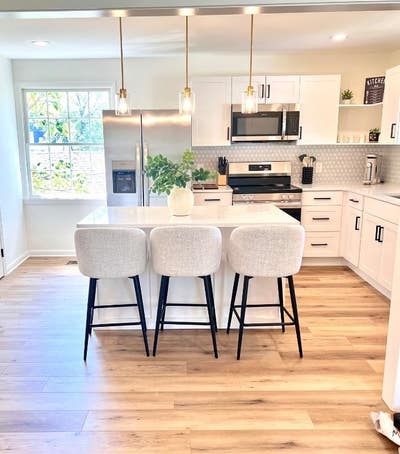 Room for rent in beautifully renovated home.  Av Main Photo