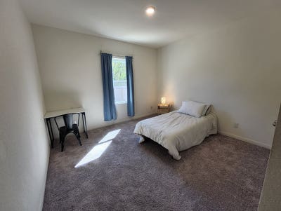 Room for rent! Utilities Included Main Photo