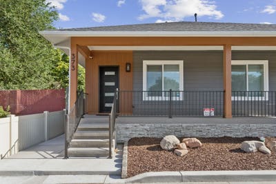 Luxury Furnished Room Rentals _All Utilities Incl Main Photo