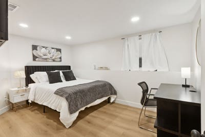 Luxury Furnished Room Rentals _All Utilities Incl Main Photo