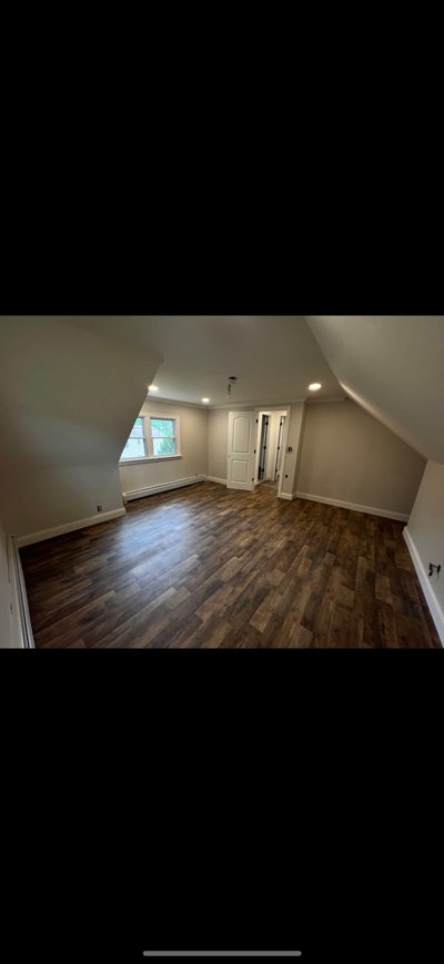 Beautiful Second Floor Space Main Photo