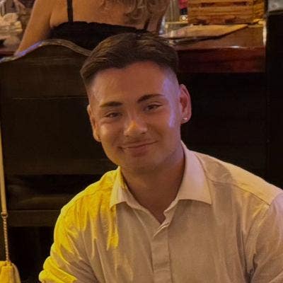 Professional Male seeks a small or large room Main Photo