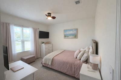 Looking for two roommates for my home Main Photo