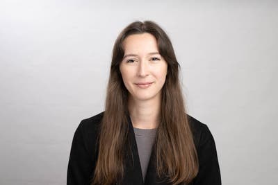 Female student looking for room in Los Angeles Main Photo