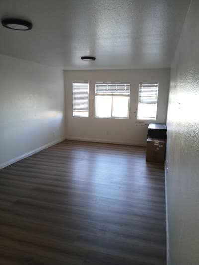 Large room Main Photo