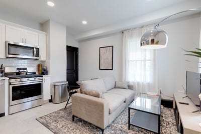 Room in South Boston on a flexible lease Main Photo