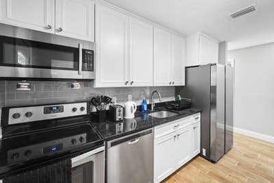  Fully Renovated Home  🛏️ Private Rooms •  Modern Main Photo