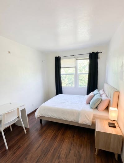 Private room for male identifying UC Berkeley stud Main Photo
