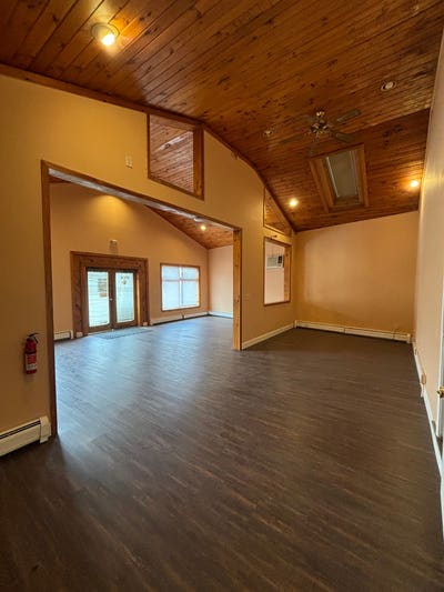 Premium Commercial Space | $1,mo | HeatWaterGarbag Main Photo