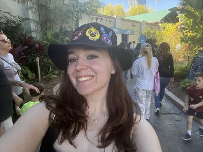 Female looking for a room in LA for August Main Photo