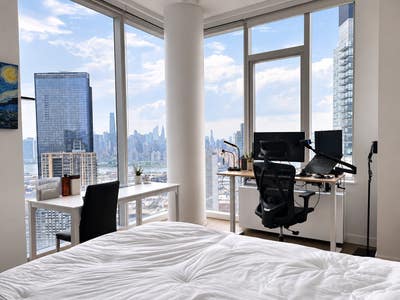 🌟 Luxury LIC Penthouse – 2 Private Bedrooms Main Photo