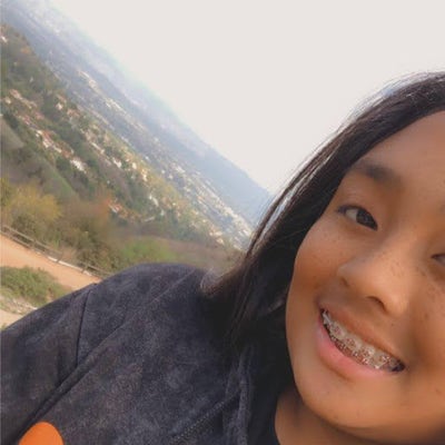 Female student looking for a room in Carson Main Photo
