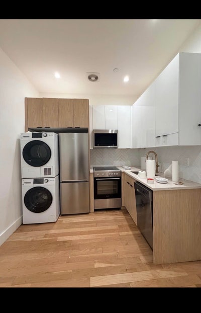 🏡 3BR/3BA Bushwick. Huge basement for use ✨ Main Photo