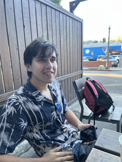 Student writer looking for a room in Van Nuys Main Photo