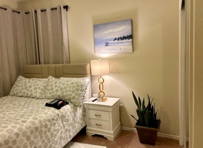Room in Carrolton Main Photo