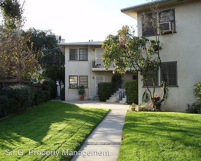 Looking for a chill roommate to share an apartment Main Photo