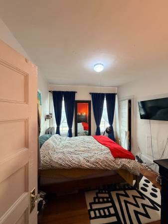 Unfurnished Single Room Available- Mission Hill Main Photo