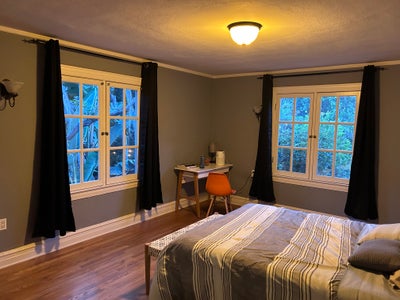 Large Bedroom in Townhouse Main Photo