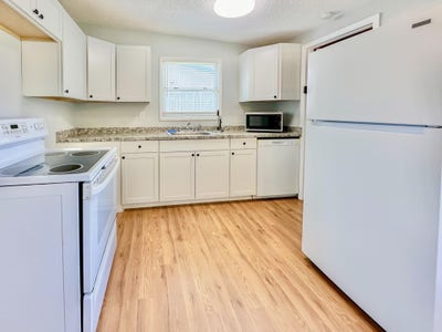 Walkable in beautiful Seminole with Backyard and w Main Photo
