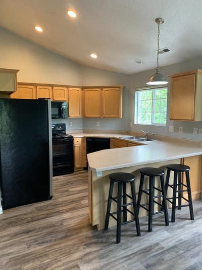 Cozy 1 Bed Bath Condo Room in Bluffdale | Availab Main Photo