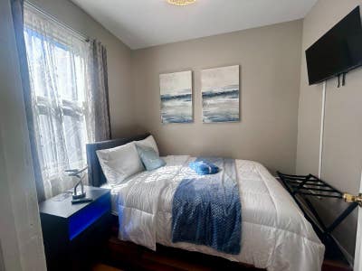 Warm and Inviting fully furnished private room wi Main Photo