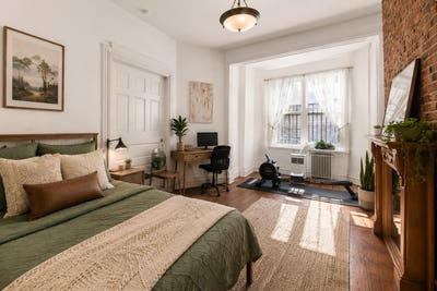 Charming 1 bed apt w private outdoor space! Main Photo