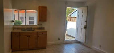 Detached In-law suite with full bath  Main Photo