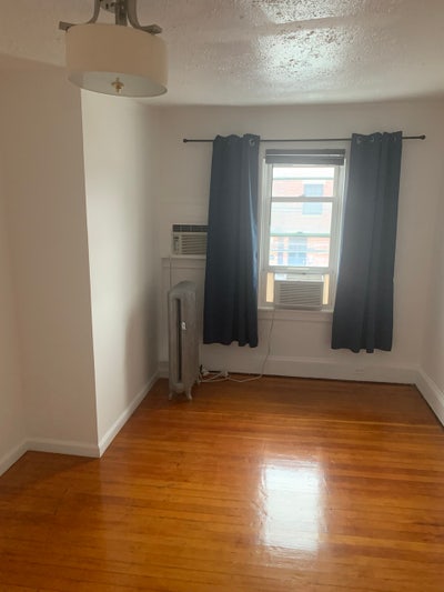 Spacious Unfurnished Room Main Photo