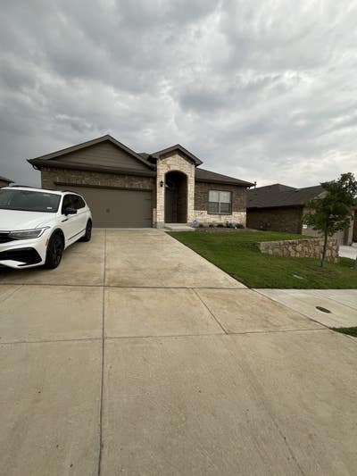 2 rooms available in newly built home Main Photo