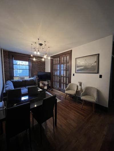 Room Available Steps from Central Park !! Main Photo