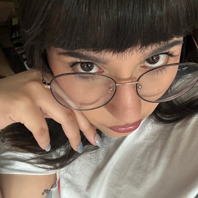 24 year old female looking for room in Burbank Main Photo