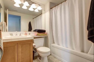 Bedroom with shared bathroom  Main Photo