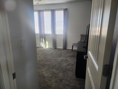 Large upstairs bedroom and private bathroom  Main Photo