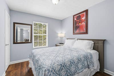 Stylish Furnished Rooms w Yard & Porch Swing Main Photo