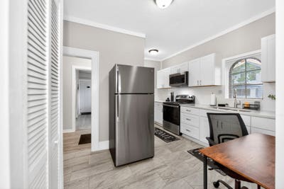 Cozy Room in Charming Single Family Home in Jacks Main Photo