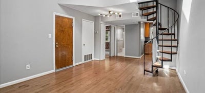Furnished 2BR Loft Near Rosslyn Metro w/Parking Main Photo