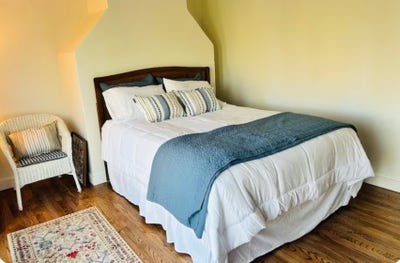 Bedroom with Private Bath Includes All Utilities!! Main Photo