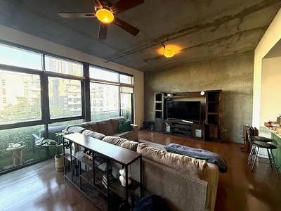 1395 sqft 1br/2ba Condo in Prime Downtown location Main Photo