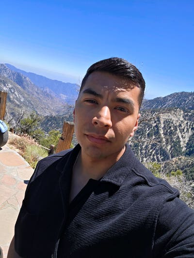 Professional Male seeks a small or large room Main Photo