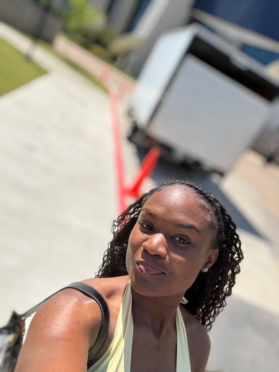 Professional Female seeks a small or large room Main Photo