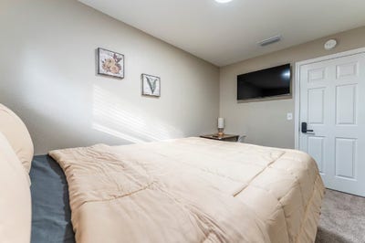 Private Room w/ Ensuite Bath in Spacious 2BR Main Photo