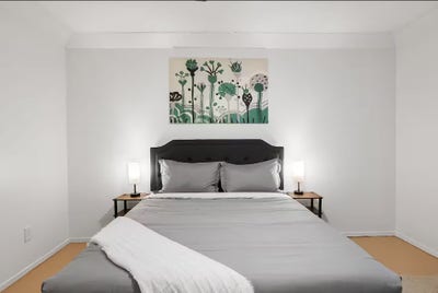 Comfortable Private Room in Spacious Shared Main Photo