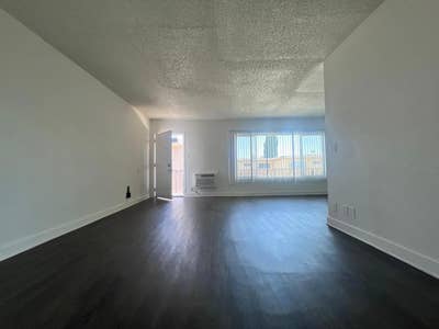 1 Bedroom Apartment with Hardwood Floors Main Photo
