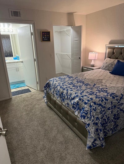Spacious Furnished Room for Rent in 32839 Main Photo