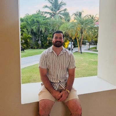 Looking for 1-2 roommates in Brooklyn Main Photo