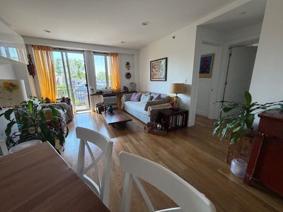 1 Bd/1Ba in Sunfilled 2Bd/2Ba Apt. W/Private Bal. Main Photo