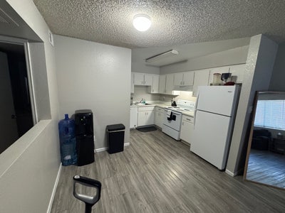 Looking for Roommate in North Phoenix Main Photo