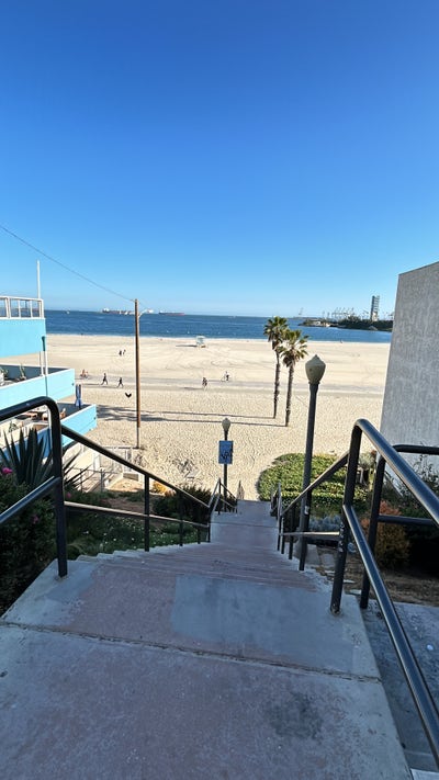 Looking for a Roomie at the Beach Main Photo