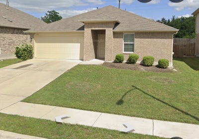 3 bedroom house. one rom for rent one vacant Main Photo