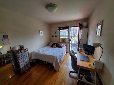 Amazing location in the heart of Astoria Main Photo